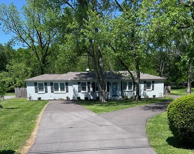 702 Currey Rd