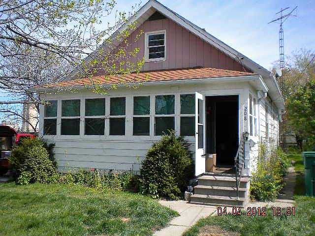 1st image of 208 Bacon St