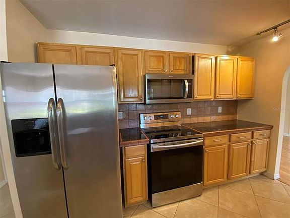 5th image of 3985 Lundale Ave
