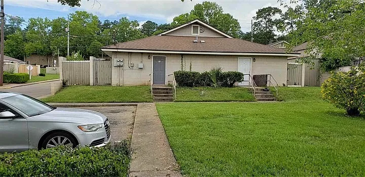 2241 W Pensacola St #84 — Photo 3