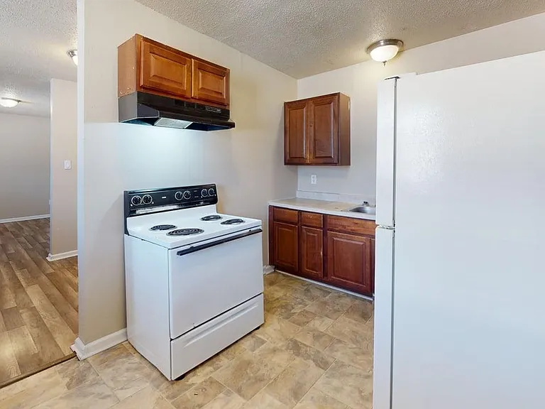915 S 15th St — Photo 33