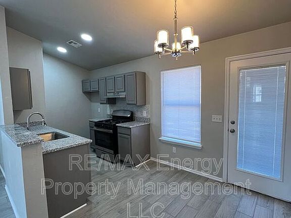 3rd image of 1332 Commerce Dr