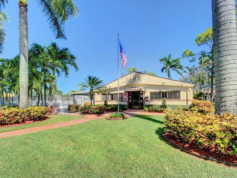 616 Sea Pine Way #C2 — Photo 36