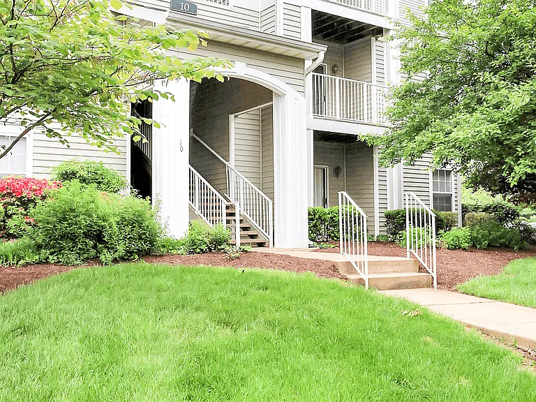 Highland Commons Apartments — Photo 9