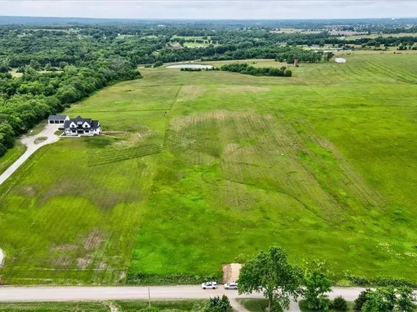 7-0 Mitchell Rd, Tonganoxie, KS 66086