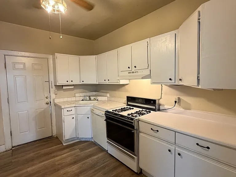 1751 W Morris St — Photo 9