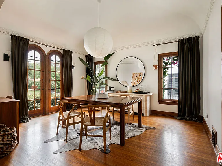 127 N Gower St — Photo 11