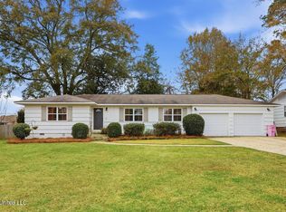 902 E College St, Clinton, MS 39056