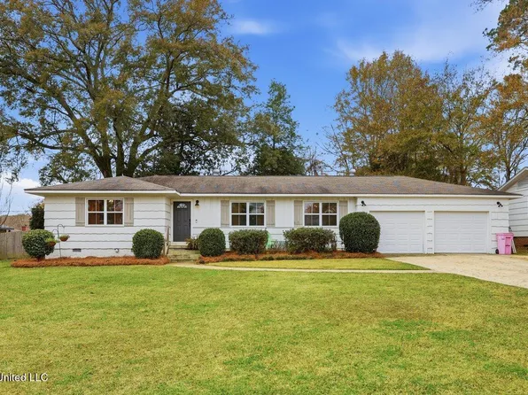 902 E College St, Clinton, MS 39056