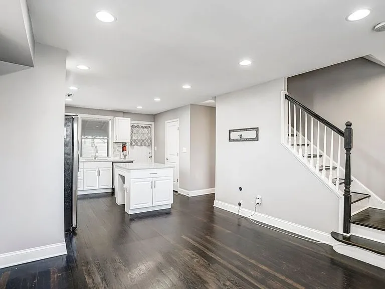 812 Burns St SE — Photo 5