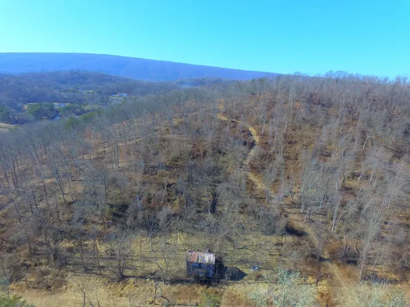 95 Little Greenbriar Rd, Mc Veytown, PA 17051
