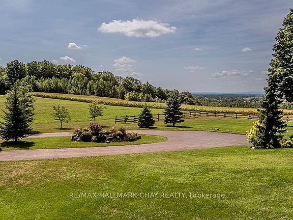 4th image of 1084 Coughlin Rd W
