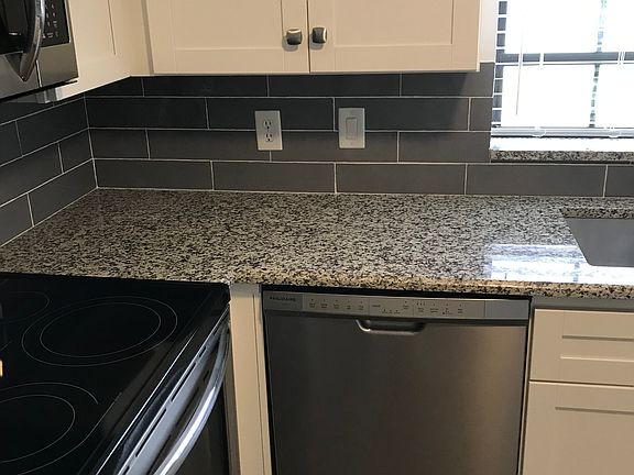 2nd image of 401 Lincoln Ct #401