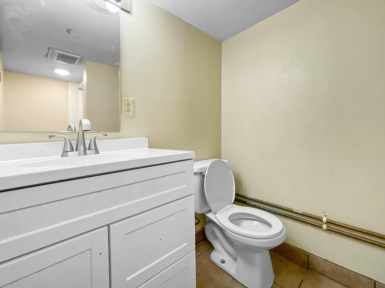 2 bed, 330 sqft, $765 — Photo 3