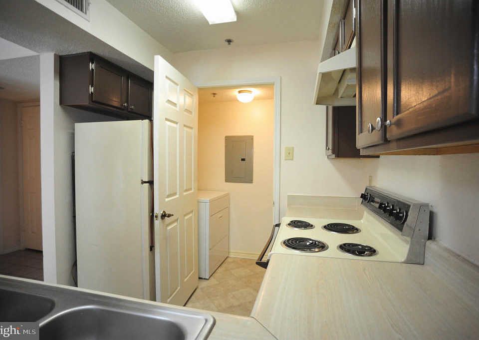 1st image of 1504 Lincoln Way APT 319