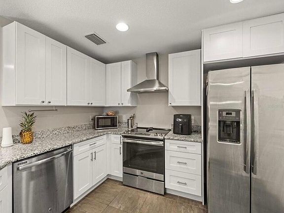 3rd image of 1090 Barwick St