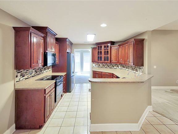 3rd image of 202 Cove Creek Dr