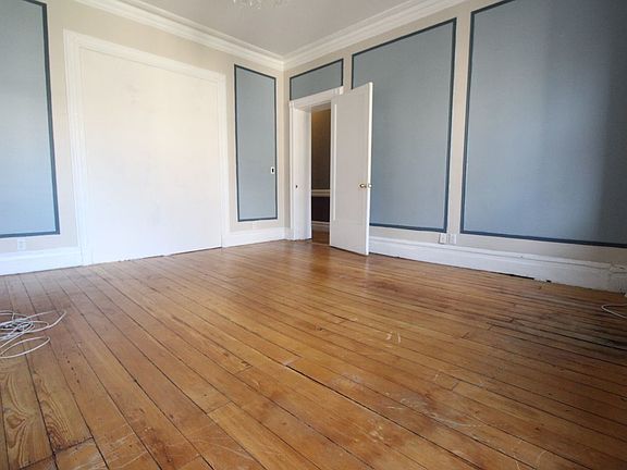 3rd image of 360 W 50th St #5