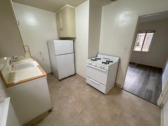 2nd image of 110 La Verne Ave APT 2