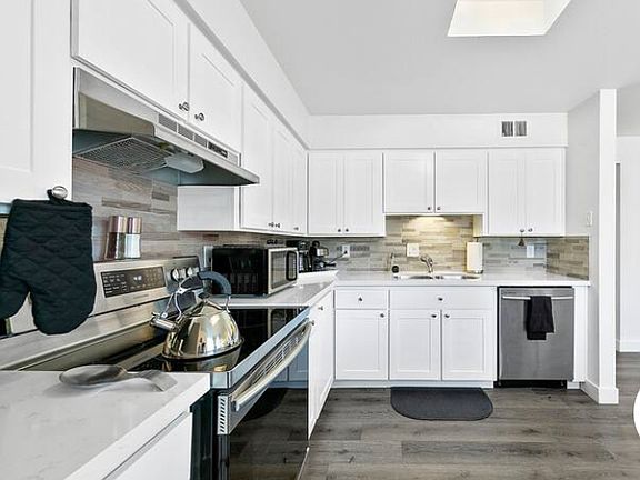 5th image of 3421 N Paiute Way #8