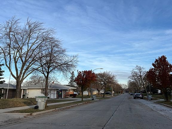 4th image of 4904-4906 N 108th St