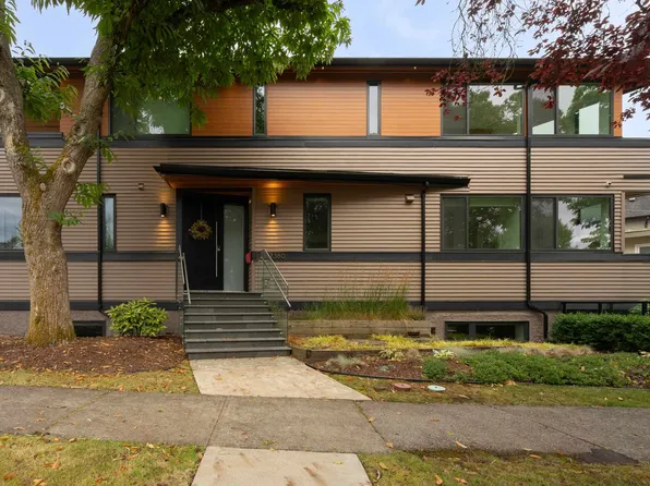 7380 Ashburn St, Vancouver, BC V5S 2K9