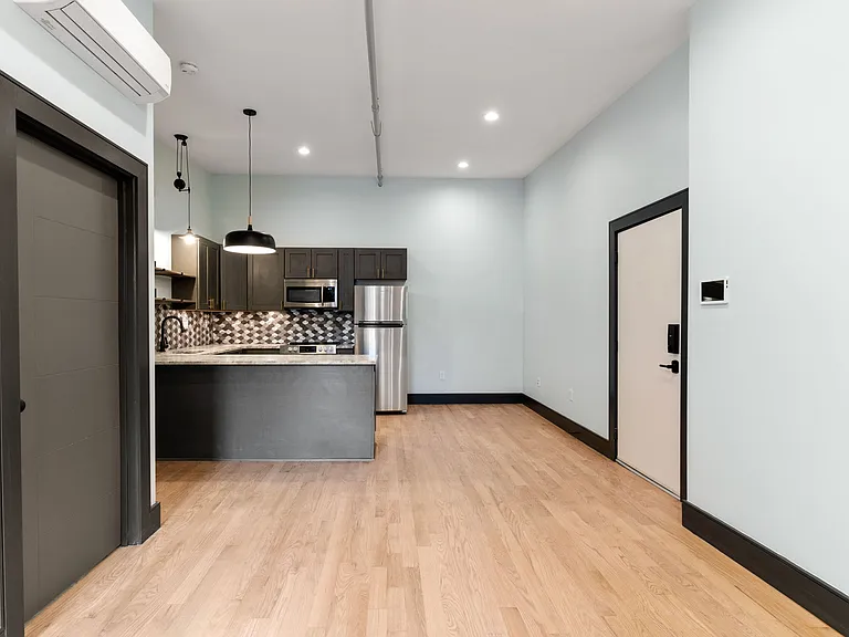 6 Washington St #403 — Photo 9