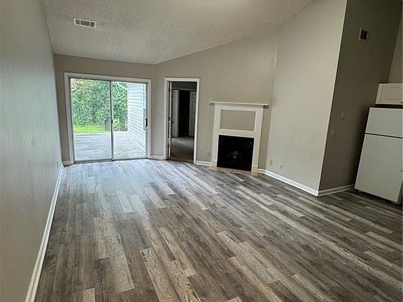 2nd image of 211 Mineral Springs Rd W #B