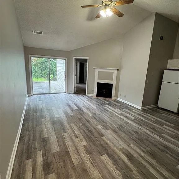 211 Mineral Springs Rd W #B — Photo 2
