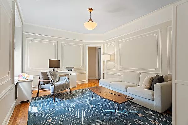 1st image of 264 6th Ave APT 4A