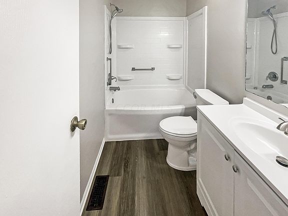 5th image of 5102 Singleton Dr #34C