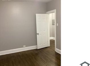 2832 E 78th St #2, Chicago, IL 60649