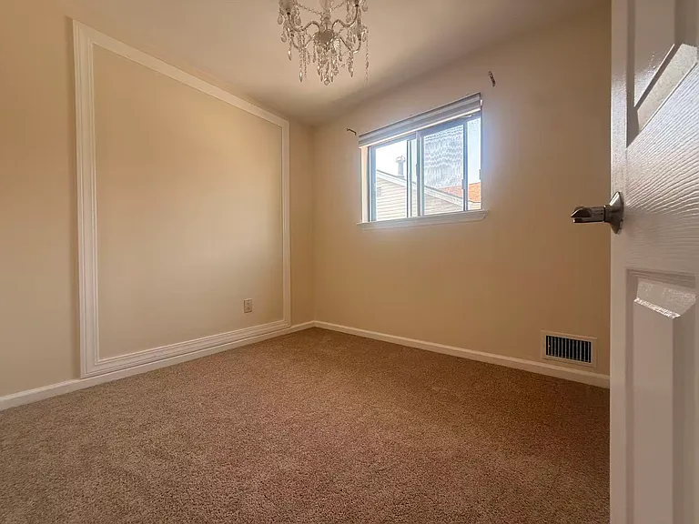 969 Armstrong Ave — Photo 7