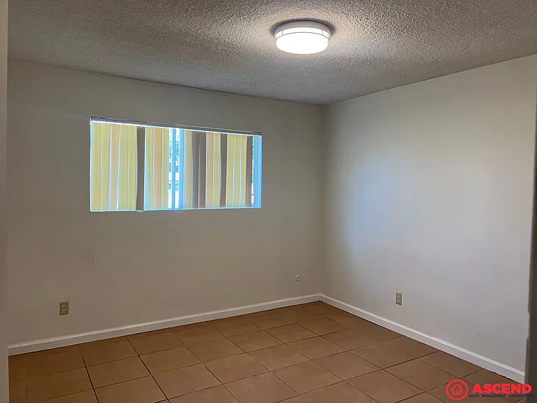 4013 University Ave — Photo 6