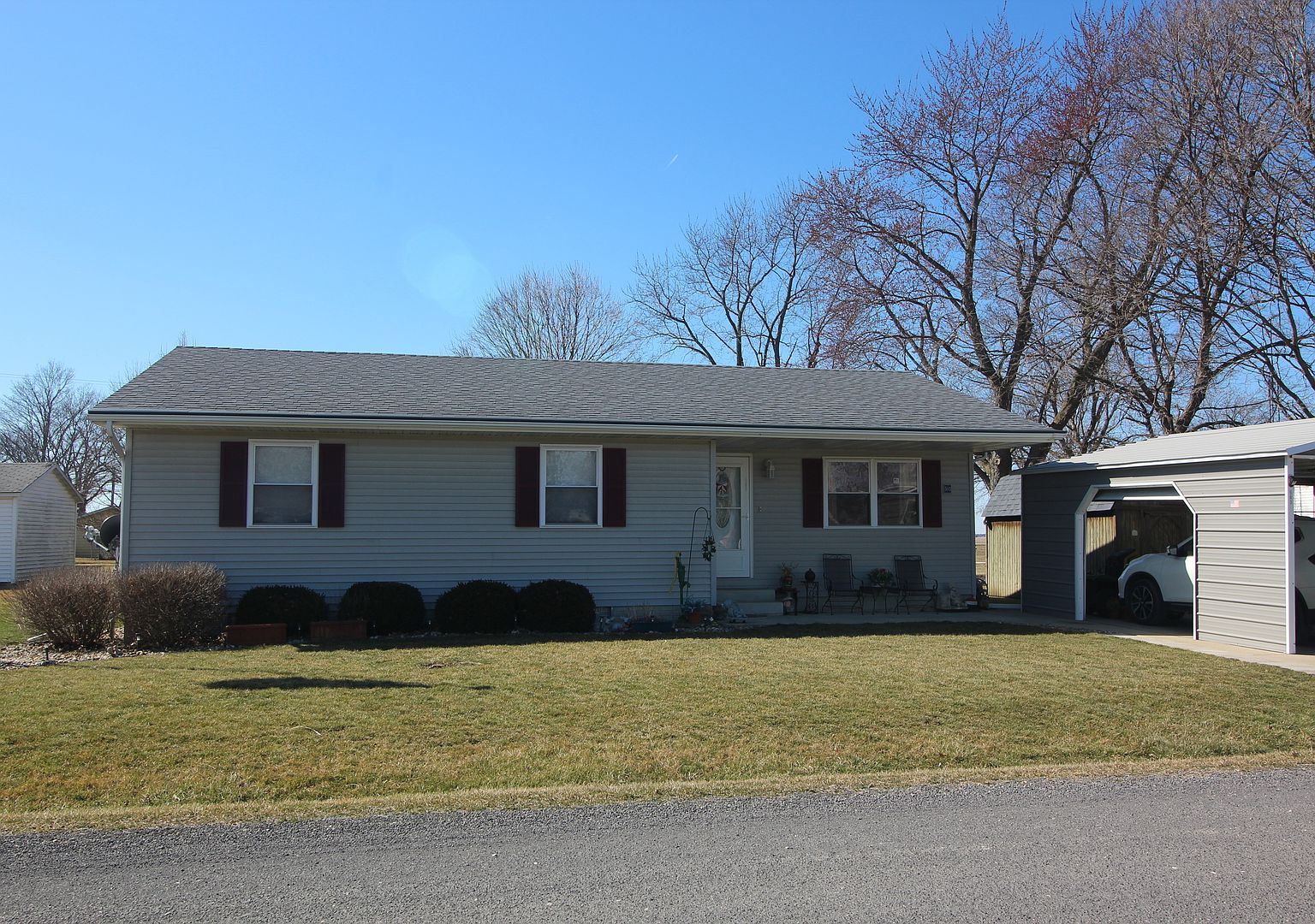 503 N Chestnut St, Wapella, IL 61777 Zillow