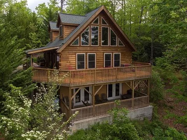 1073 Morgan Dr, Penrose, NC 28766