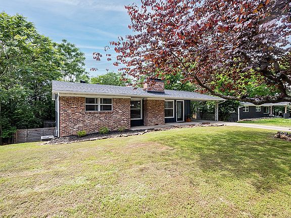 4th image of 807 N Woodlawn Dr