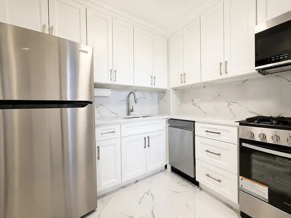 61-15 97th St #8D, Rego Park, NY 11374