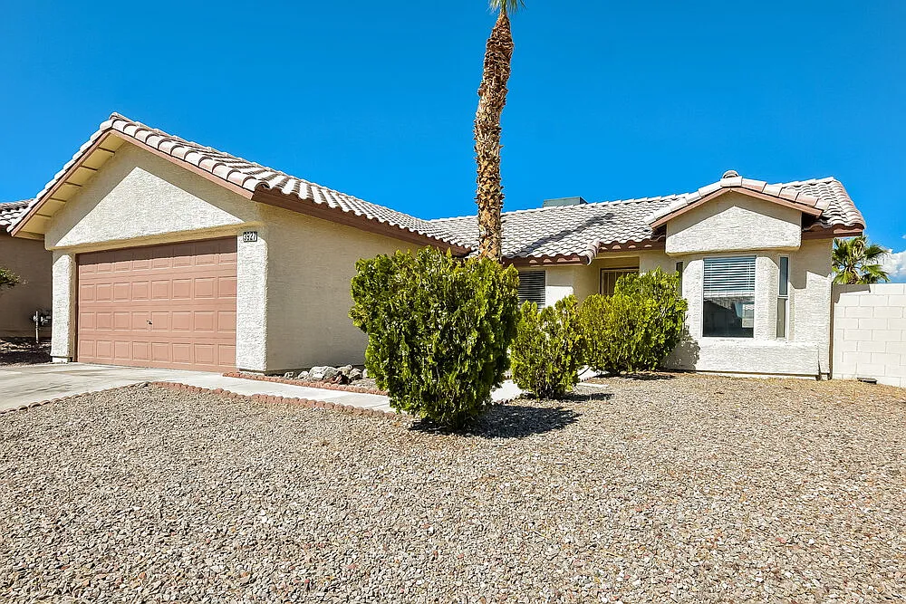 3 bed, 2.0 bath, 1208 sqft, $1,950 — Photo 3