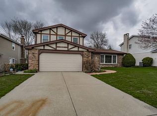 2820 Sun Valley Rd, Lisle, IL 60532