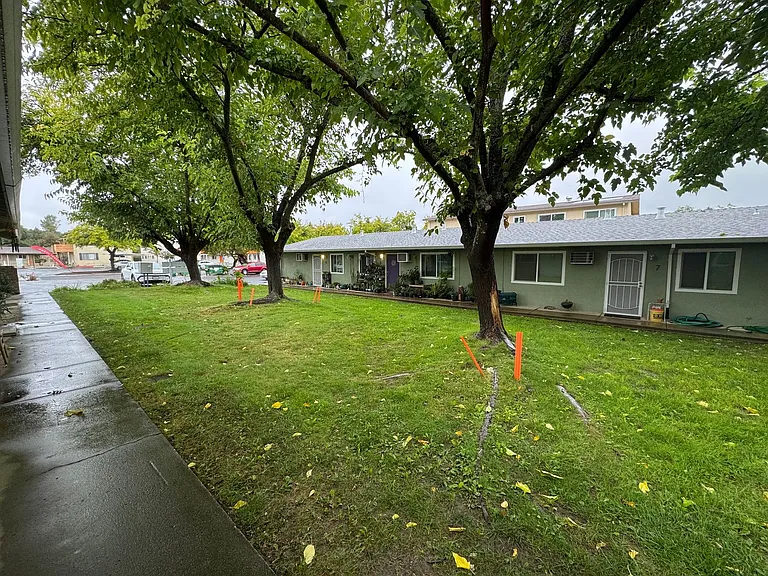Mulberry Court Apartments — Photo 4