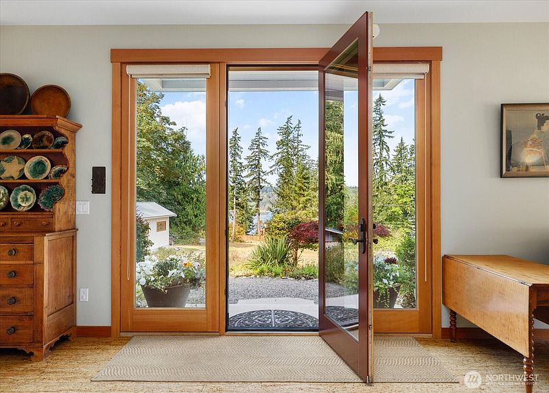 4th image of 8015 Cultus Bay Road