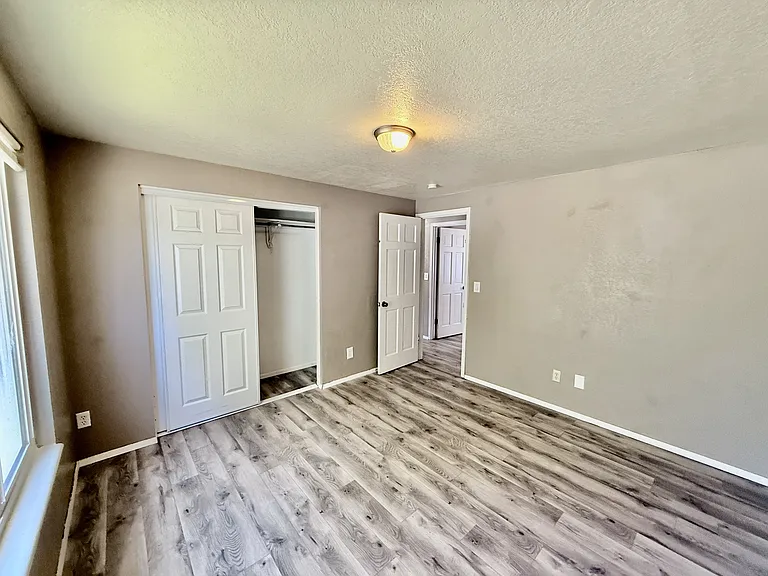 1247 N 700 W — Photo 16