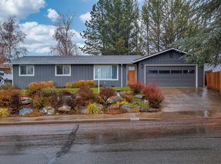 1030 NE Primrose Pl, Grants Pass, OR 97526