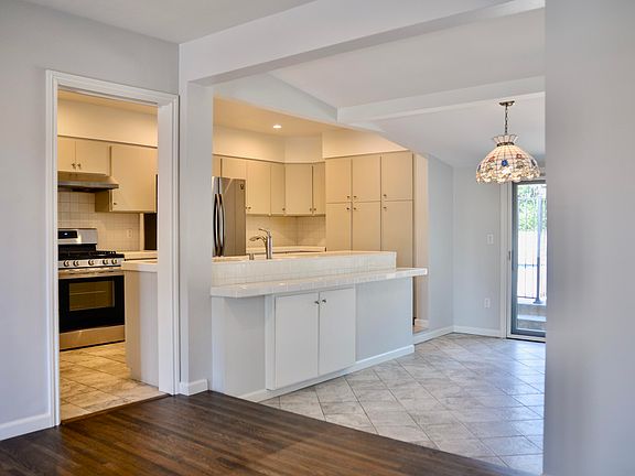 5th image of 1031 Salisbury Ct
