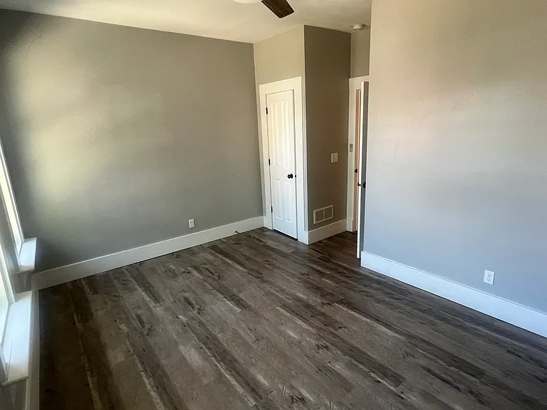 492 Haydens Ln — Photo 10