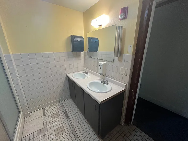 716 Washington St — Photo 11