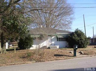 608 W Rockspring St, Henderson, NC 27536