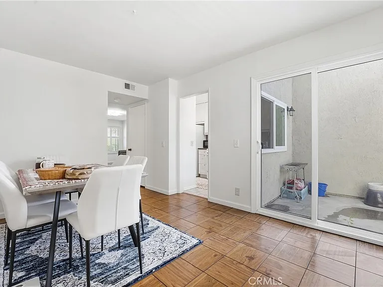 104 Oval Rd — Photo 4