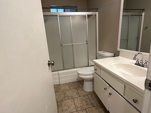4th image of 15840 Rainbow Dr